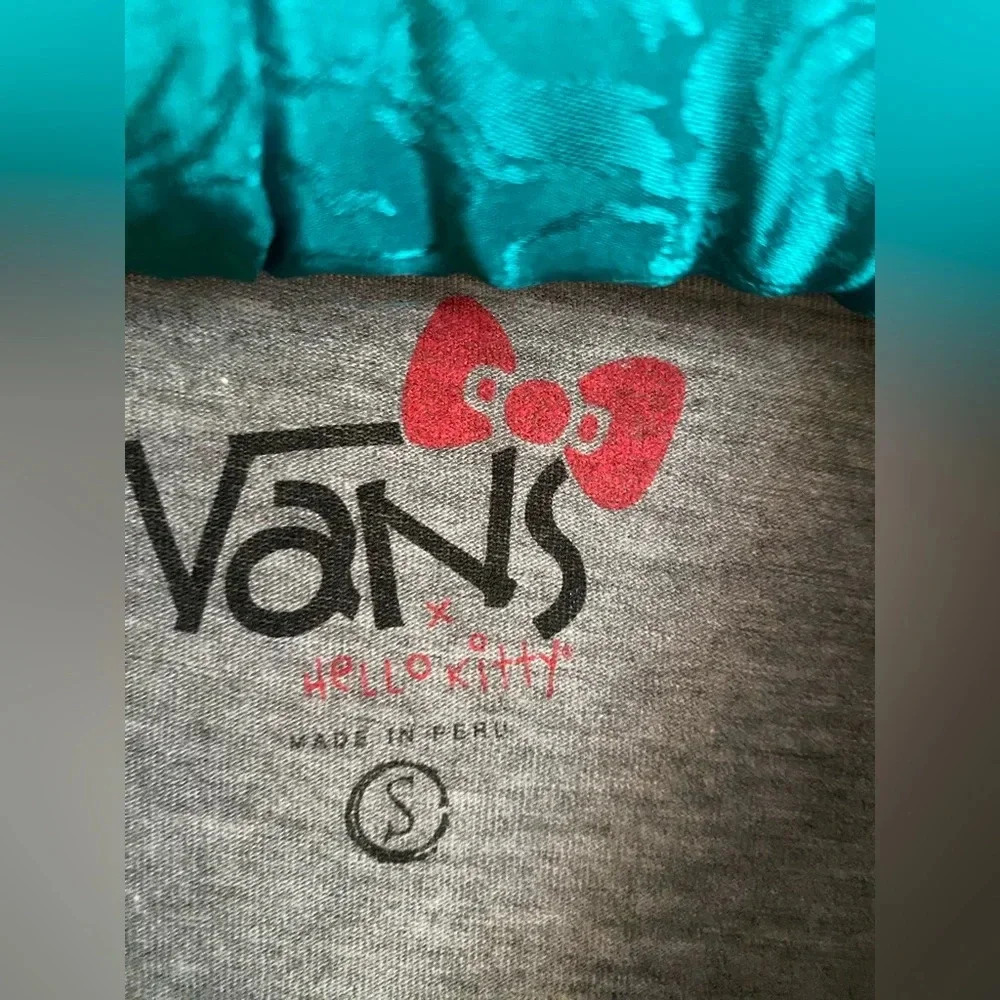 Hard to find Sanrio Hello Kitty Vans tee shirt size small NWT Vintage 2012 - Picture 3 of 6